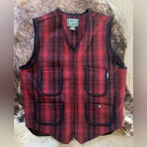EUC Woolrich Men’s Utility Vest Red Black Plaid Wool Size M Full zip and Pockets